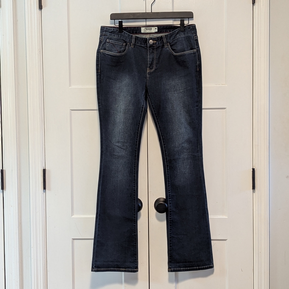 Mountain Khakis Women's Dark Blue Boot Cut Jeans Denim 8 Excel Used Classic Fit